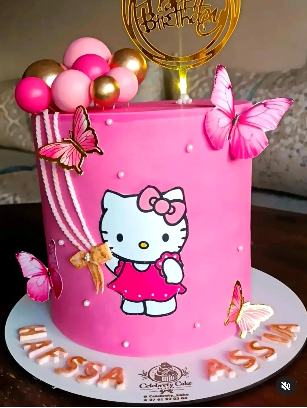 Gâteau anniversaire Hello Kitty rose