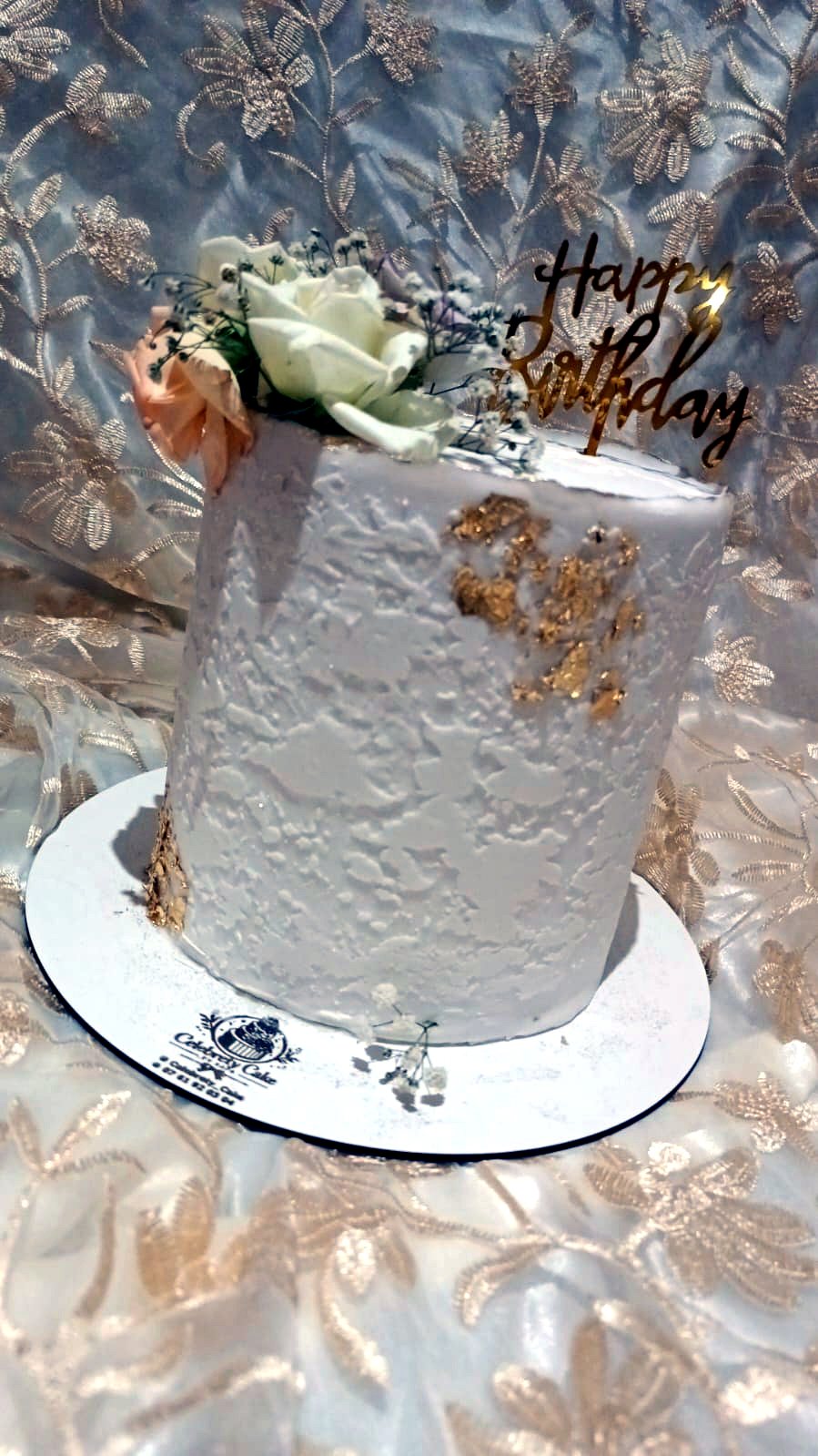 Gâteau minimaliste blanc Happy Birthday